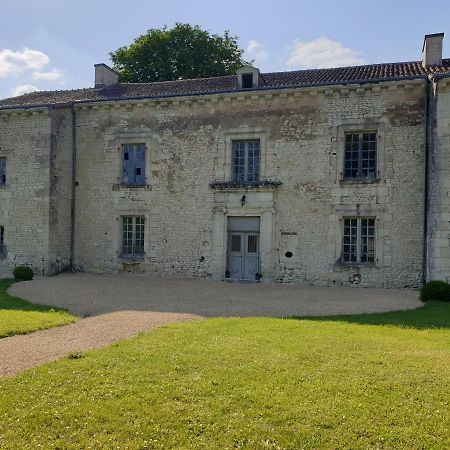 Domaine De Bourgville Monts-sur-Guesnes Exteriér fotografie