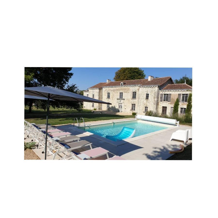 Domaine De Bourgville Monts-sur-Guesnes Exteriér fotografie