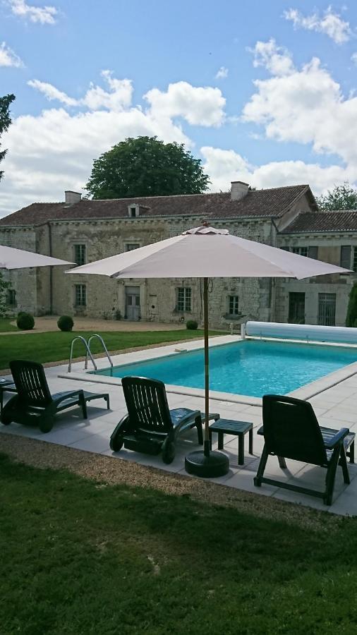Domaine De Bourgville Monts-sur-Guesnes Exteriér fotografie
