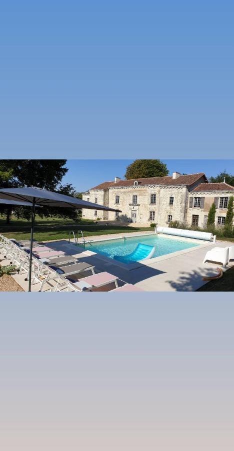 Domaine De Bourgville Monts-sur-Guesnes Exteriér fotografie
